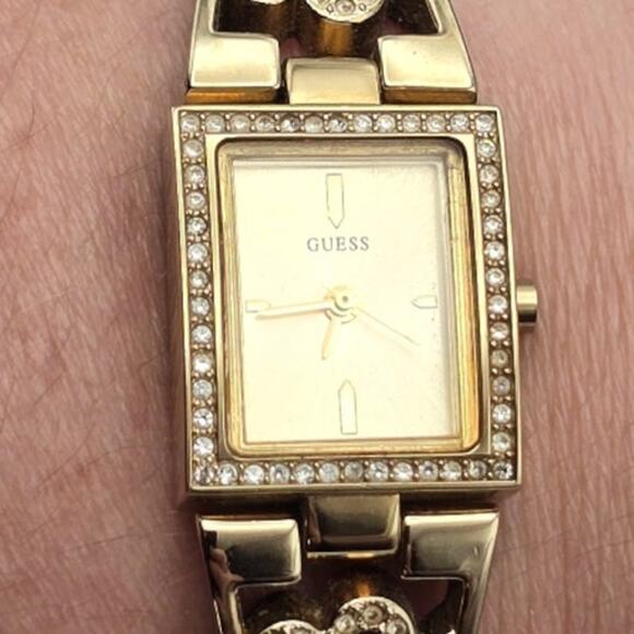 Guess Gold Tone Heart Link Women’s Watch Square Crystal Bezel Bracelet Style - Picture 5 of 8